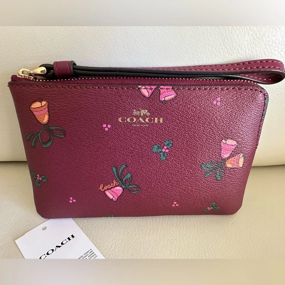 ๐๐ NWT Coach Corner Zip Wristlet With Holiday Bells Print ๐๐ - Picture 1 of 7